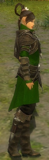 Datei:Glänzende Klinge-Uniform weiblich gewand rechts.jpg