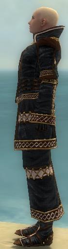 Mönch Elite-Kurzick-Rüstung Männlich seite.jpg