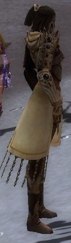 Margrid die Listige Altehrwürdige Rüstung rechts.jpg