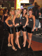 Vier der sechs MSI-Babes