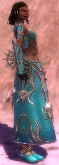 Melonni Altehrwürdige Rüstung rechts.jpg